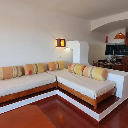 Oura Vilanova - Beach, Pool & Garden Apartment *