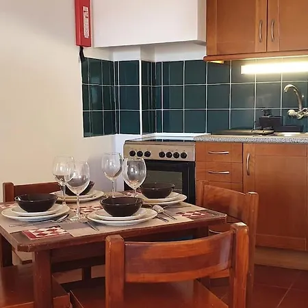 Oura Vilanova - Beach, Pool & Garden Apartment